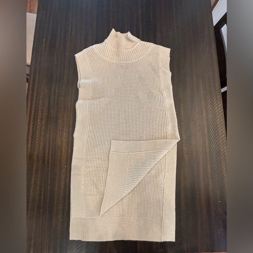 Club Monaco high low tunic vest. Merino wool. Light sand color. Size XS.